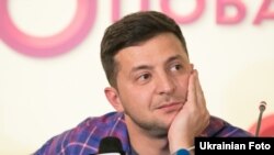 Російський телеканал ТНТ 11 грудня розпочав показ серіалу «Слуга народу» із Володимиром Зеленським у головній ролі