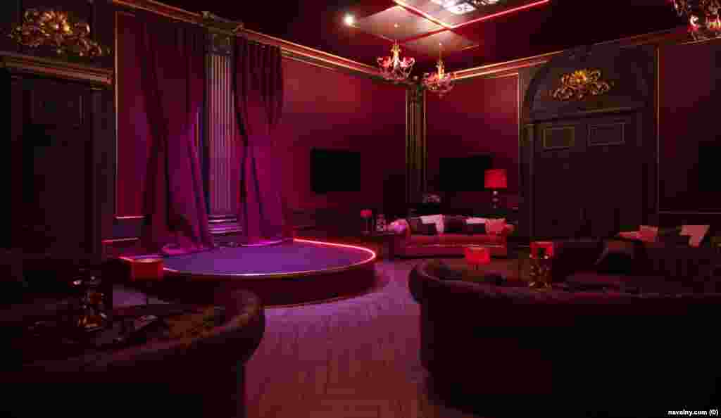 На цій ілюстрації зображена кімната в палаці, в якій нібито встановлена танцювальна жердина