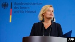 وزیر کشور آلمان تأکید کرد هر سه حزب دولت ائتلافی این کشور با این قانون موافقت کردهاند