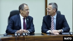 Генеральный секретарь НАТО во время встречи с министром иностранных дел России Сергеем Лавровым