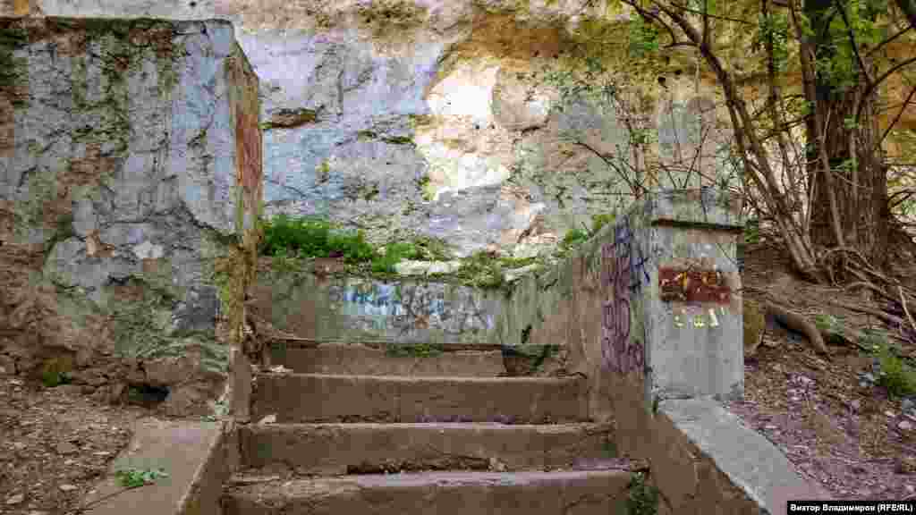 «Лестницой любви» ее стали называть в конце XIX ‒ начале XX веков. Но откуда взялось это название – не известно