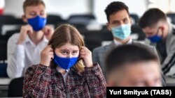 Зацікавленим студентам було доручено завантажити додаток «Агітатор», який поширює новини про діяльність «Єдиної Росії» по всій країні