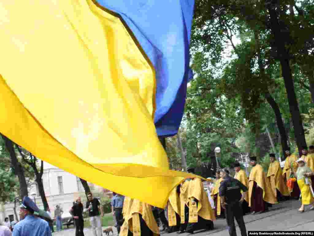 УПЦ Київського патріархату заявляє, що учасників святкування могло б бути значно більше, оскільки паломникам з регіонів перешкоджали їхати до Києва. Зокрема прес-служба повідомила, що на автоперевізників тиснули, щоб змусити їх відмовитися від перевезення груп паломників.