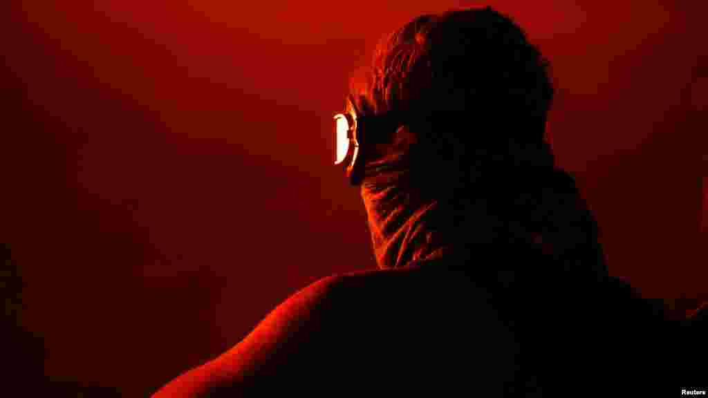 Зритель церемонии сжигания 