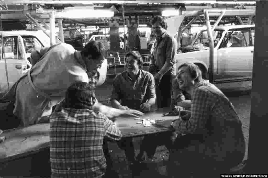 Обідня перерва на заваді «АвтоВАЗ» у Тольятті, де досі випускають автомобіль «Лада»