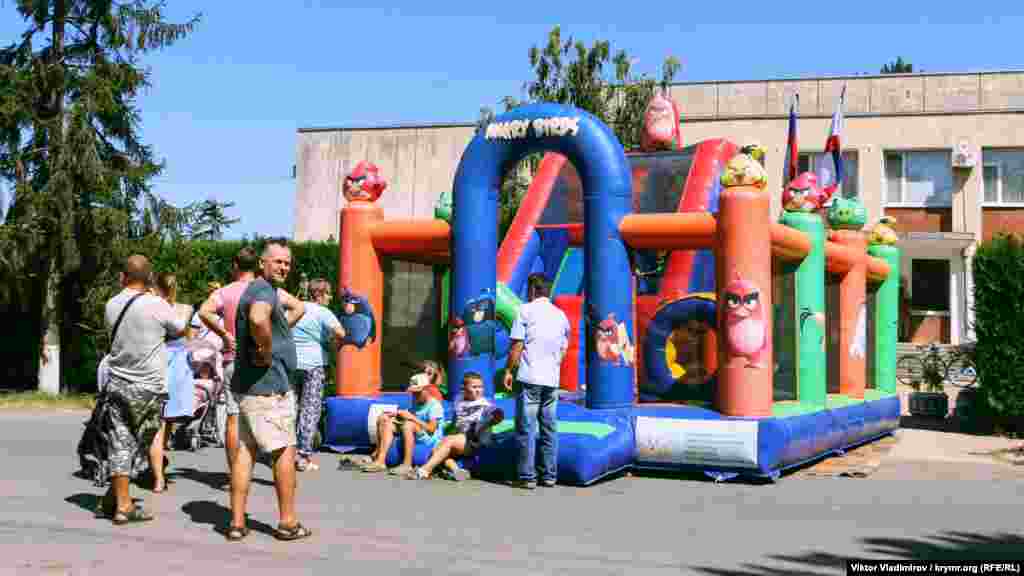 Для детей – бесплатный батут