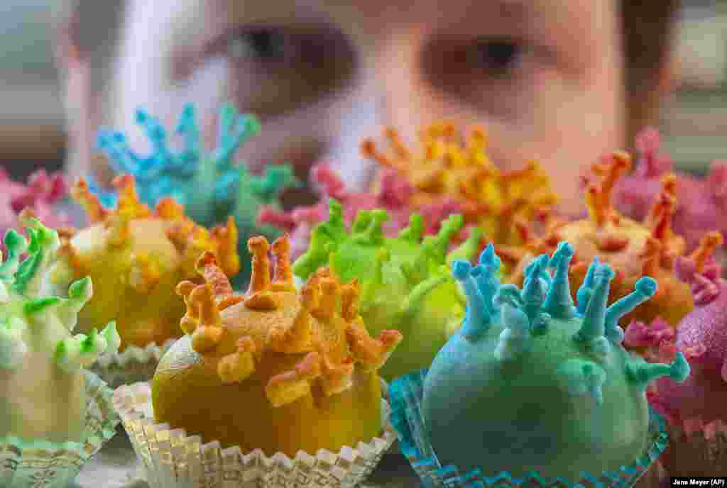 Торстен Рот у своїй кондитерській у німецькому місті Ерфурті винайшов праліне під назвою «Антитіла корони». Ідея народилася після того, як на регіональному торговому ярмарку біля його стенду взагалі не було відвідувачів через епідемію в Німеччині