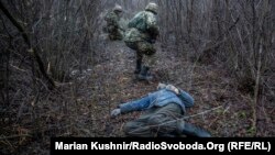 Евакуація тіла невідомого загиблого з району КПВВ «Золоте», 9 грудня 2017 року