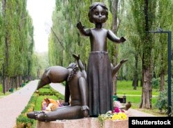 Пам’ятник розстріляним у Бабиному Яру