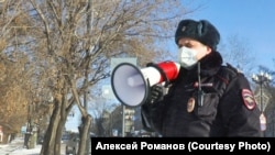 Полицейский на протесте, Хабаровск, декабрь 2020 года