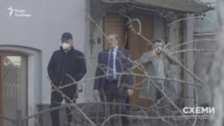 Згодом знімальна група зафіксувала, як Буряк залишив МОЗ разом із згаданим раніше Царенком та ще одним чоловіком