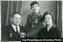 Мої дідусь, бабуся та дядько з боку матері. Світлина 1970-х років. Місто Новозибків на Стародубщині