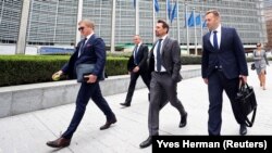 Голова правління НАК «Нафтогаз України» Андрій Коболєв (зліва) і міністр енергетики Олексій Оржель (праворуч) перед газовими переговорами між Євросоюзом, Росією та Україною у штаб-квартирі Єврокомісії у Брюсселі, Бельгія, 19 вересня 2019 року