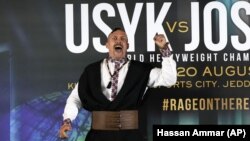 Український боксер Олександр Усик за три дні до бою-реваншу. Місто Джидда, Саудівська Аравія, 17 серпня 2022 року