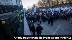 Учасники мітингу біля Кабміну