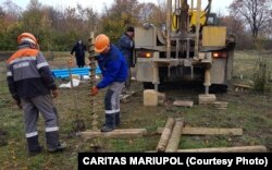 Работа геологической экспедиции в населенном пункте буферной зоны