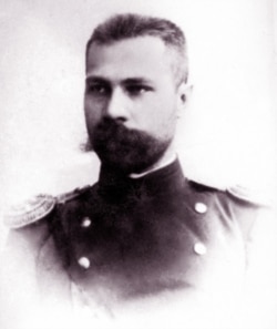 Микола Міхновський, провідник Військового клубу імені гетьмана Павла Полуботка у Києві. Фото початку ХХ століття