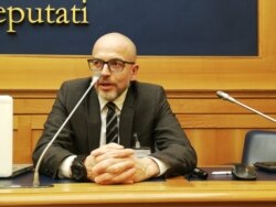 Крістіано Тінацці під час представлення фільму The wrong place в італійському парламенті, Рим, 14 лютого 2020 року