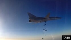 Російський військовий літак Ту-22М3 під час бомбардування Сирії, архівне фото, 2016 рік