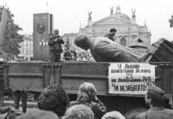 Демонтаж пам’ятника Леніну у Львові, 14 вересня 1990 року