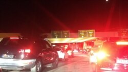 02.00 часа през нощта в четвъртък автомобилите на граничен пункт Кулата са в три колони и се чака около час
