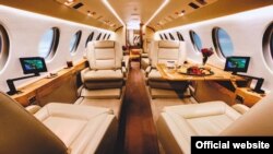 Салон літака Falcon 900