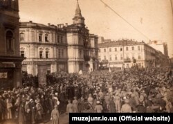 УНР. Біля Київської міської думи. Київ, 1919 рік