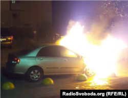 Горить автомобіль програми журналістських розслідувань «Схеми», який належить водієві проєкту