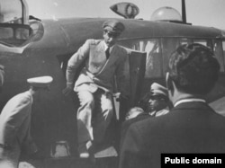 Шах Мохаммед Реза Пехлеви возвращается в Тегеран после переворота