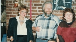 Довлатов любил исключительно несчастных.  Довлатов любил исключительно несчастных.