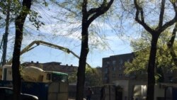 Na mestu rušenja u ulici Braće Radić u Subotici.