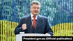 Петро Порошенко. Фото з прес-конференції, 3 червня 2016 року