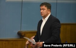 Чорногорський політик Небойша Медоєвич під час виступу перед членами парламенту в Подгориці, 18 грудня 2019 року