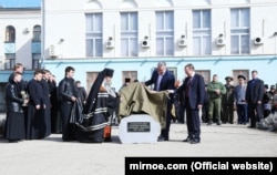 Митрополит УПЦ (МП) Сімферопольський і Кримський Лазар (Швець) бере участь в закладенні каменя біля основи пам'ятника «кримським ополченцям всіх часів»