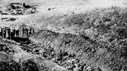 Архівна фотографія з Бабиного Яру на околицях Києва, де наступаюча Червона Армія виявила тіла 14 000 мирних жителів, убитих відступаючими нацистами, 1944 рік. У Бабиному Яру розстрілювали переважно євреїв.