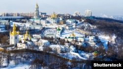 Києво-Печерська лавра – православний монастирський комплекс у Києві. Визначна пам’ятка історії та архітектури періоду України-Русі. Монастир заснований 1051 року. У 1994 році разом із Софійським собором внесений до переліку Світової спадщини ЮНЕСКО