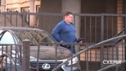 Також під стінами ДФС у Київській області журналісти зафіксували, як на Lexus приїхав на роботу Роман Чепілко