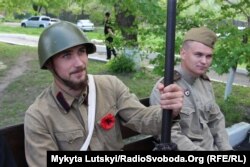 Никита Отченаш (слева)