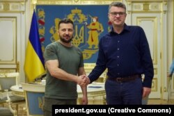 Президент України Володимир Зеленський і міністр закордонних справ Естонії Урмас Рейнсалу (праворуч). Київ, 3 серпня 2022 року