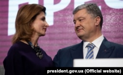 Петро Порошенко дякує за підтримку своїй дружині Марині 21 квітня 2019 року