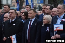 Ватажки угруповань Донбасу на святкуванні анексії Криму. Фото з сайту ватажка угруповання «ДНР» Олександра Захарченка