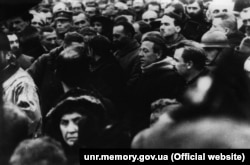 Голова Директорії УНР Володимир Винниченко та член Директорії Симон Петлюра під час молитви на честь об’єднання УНР і ЗУНР, Київ 22 січня 1919