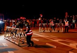 В Ухані прибирають паркани після скасування обмежувальних заходів