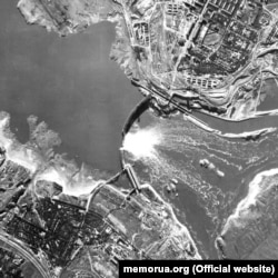 Підірвана радянськими військовими 18 серпня 1941 року ДніпроГЕС без попередньої евакуації населення, в результаті чого, за деякими підрахунками, загинули десятки тисяч цивільних людей