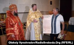 Старобільській громаді ПЦУ передали копію томосу