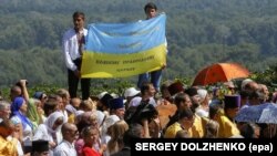 Під час богослужіння біля пам’ятника Київському князю Володимиру з нагоди відзначення Хрещення України-Руси. Київ, 28 липня 2014 року