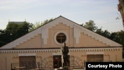 Відділ історії авіації та космонавтики імені Сікорського Державного політехнічного музею і пам’ятник Ігореві Сікорському