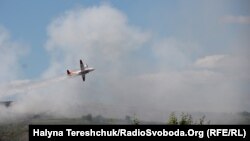 Пожежу на Грибовицькому сміттєзвалищі довелося ліквідовувати літаками. Червень 2016 року