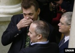 Народні депутати Олександр Вілкул (праворуч), Нестор Шуфрич (посередині) та Сергій Ківалов, співавтор так званого «мовного закону Ківалова-Колесніченка» (архівне фото)