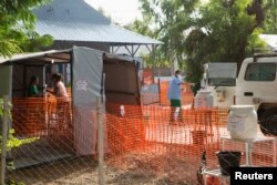 Центр борьбы с эпидемией Эболы, созданный "Врачами без границ". Мали, город Бамако, январь 2015 года